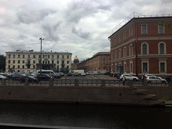 Санкт-Петербург выделит три миллиарда рублей по просьбе жилищного комитета