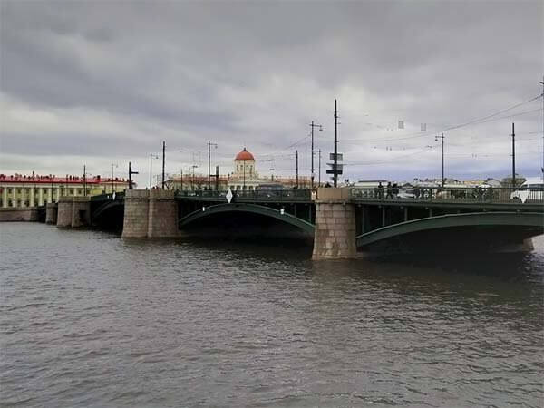 Движение по Биржевому мосту закроется в скором времени
