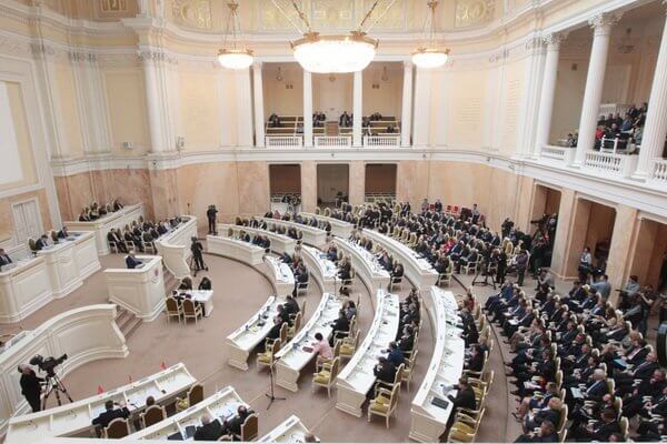 В Петербурге утвердили окончательную корректировку бюджета