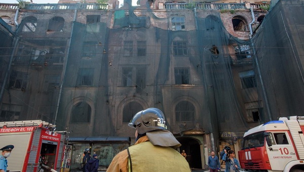 Подготовка к реконструкции «с огоньком»: Дом Басевича в Петербурге снова горел