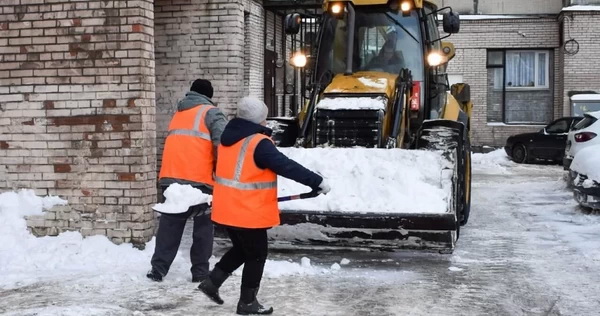У нас безобразие – спортсмен Радимов рассказал о коммунальной катастрофе заваленного снегом Петербурга