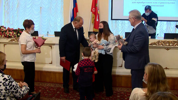 Городские программы по жилью помогли почти 8 тысячам семей Санкт-Петербурга