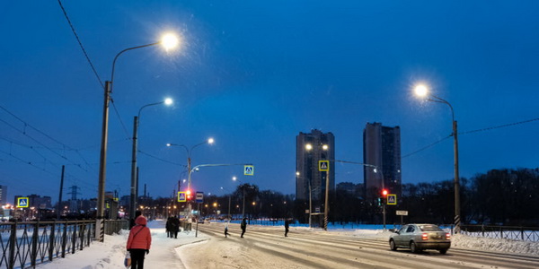 Новое освещение на Петергофском шоссе даст двойную экономию энергии