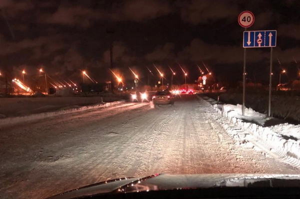 Московское шоссе вторые сутки стоит в пробке из-за неэффективности Смольного