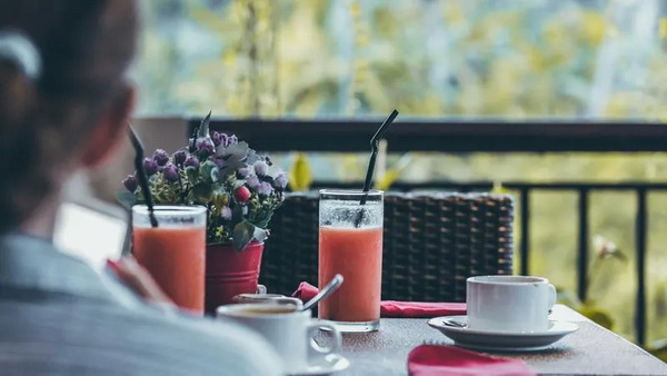 Заведения общественного питания смогут открывать круглогодичные летние кафе вплоть до 2023 года