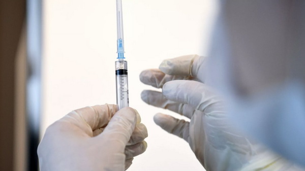 Городские детские поликлиники готовы вакцинировать подростков от коронавируса