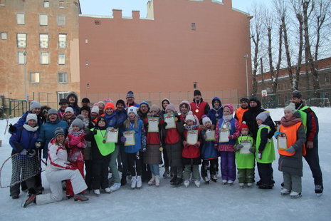 В Адмиралтейском районе прошел праздник «Эстафета на льду «Спорт в твоем дворе»