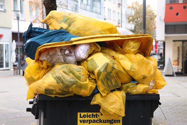 Жители Петербурга испытывают острый дефицит контейнеров для мусорных площадок