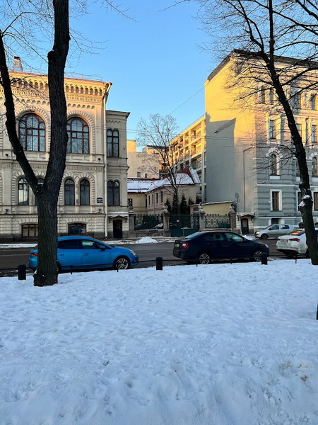 Во всех дворах Адмиралтейского района города Санкт-Петербурга проводится каждый день уборка территории