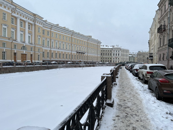 Смольный решил провести конкурс на лучшую управляющую организацию на фоне снежного коллапса в Петербурге