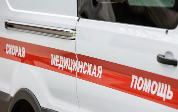 «ДП»: Очереди из машин скорой помощи снова заметили у петербургских клиник