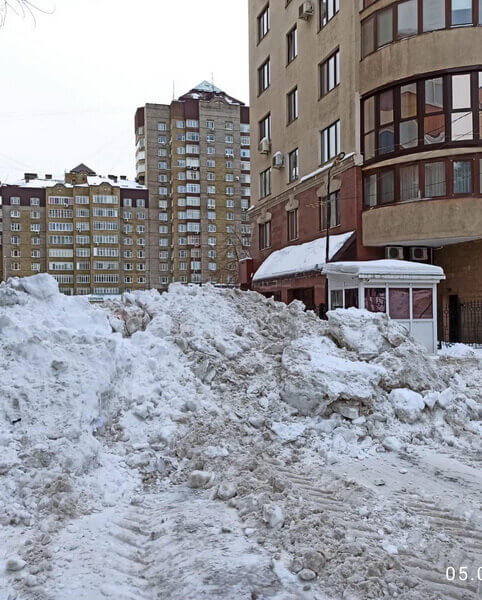 Пушкинский район Петербурга утопает в снегу вопреки жалобам горожан