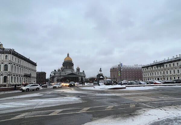 Депутат Воробьев заявил об ответственности Смольного за нерасчищенный от снега город