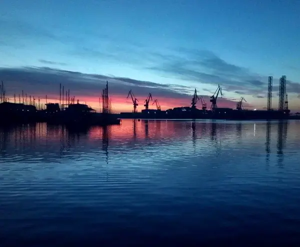 Грузооборот петербургского порта снизился на 50%