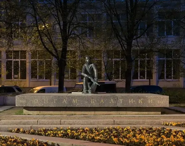 Подсвеченная скульптура Юнгам Балтики в Северной столице