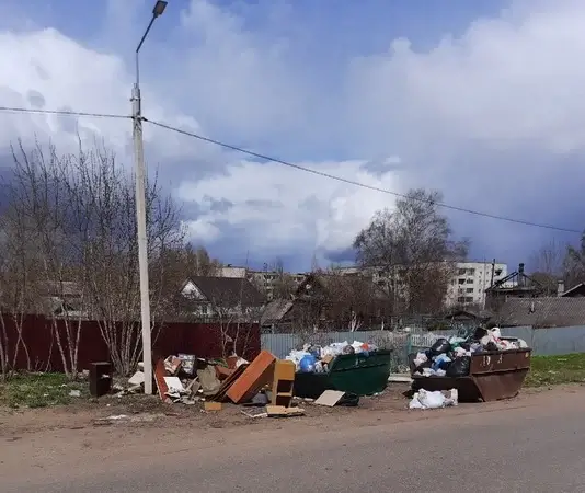 Ксения Собчак призвала Смольный убрать горы мусора в центре Петербурга