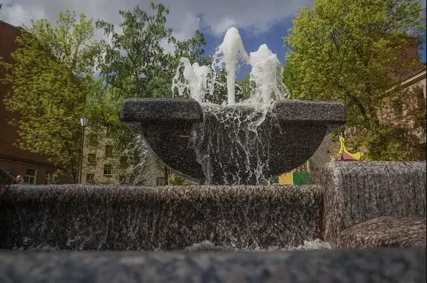 Новый фонтан в Адмиралтейском районе города на Неве