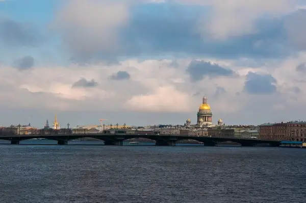 К осенне-зимнему периоду в Санкт-Петербурге усилят профилактические меры