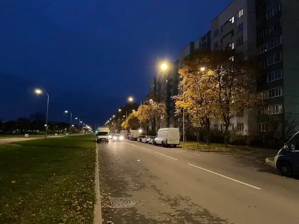 Современное освещение появилось на улице Ольги Форш