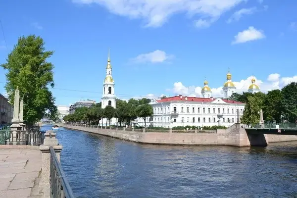«Оставить от здания как можно меньше»: общественник Ливтинов о работе застройщиков в исторических домах Петербурга