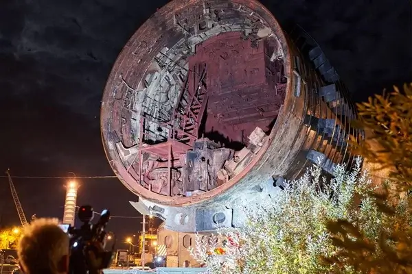 Атомная подлодка “Ленинский комсомол” была перевезена по улицам Кронштадта
