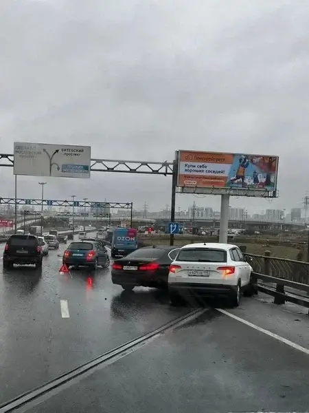Крупная авария на Московском шоссе: виной всему выпавший снег