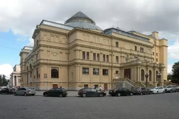 К 2026 году проведут реконструкцию исторического здания театра “Мюзик-Холл”