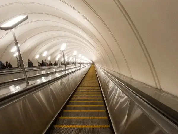 Недостроенные станции метро стали символом невыполненных обещаний Беглова