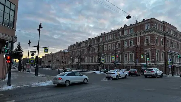 Двое петербуржцев стали жертвами недобросовестной очистки улиц Петербурга от наледи в праздники