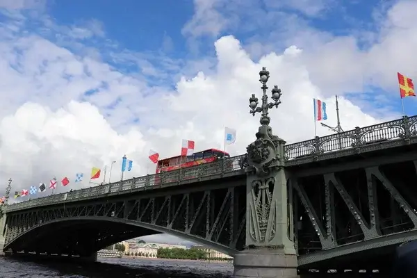 В Санкт-Петербурге приступили к технологическим разводкам мостов