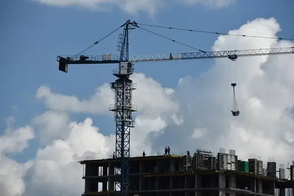 Александр Беглов объявил об увеличении строительных и восстановительных работ в городе-побратиме Мариуполе
